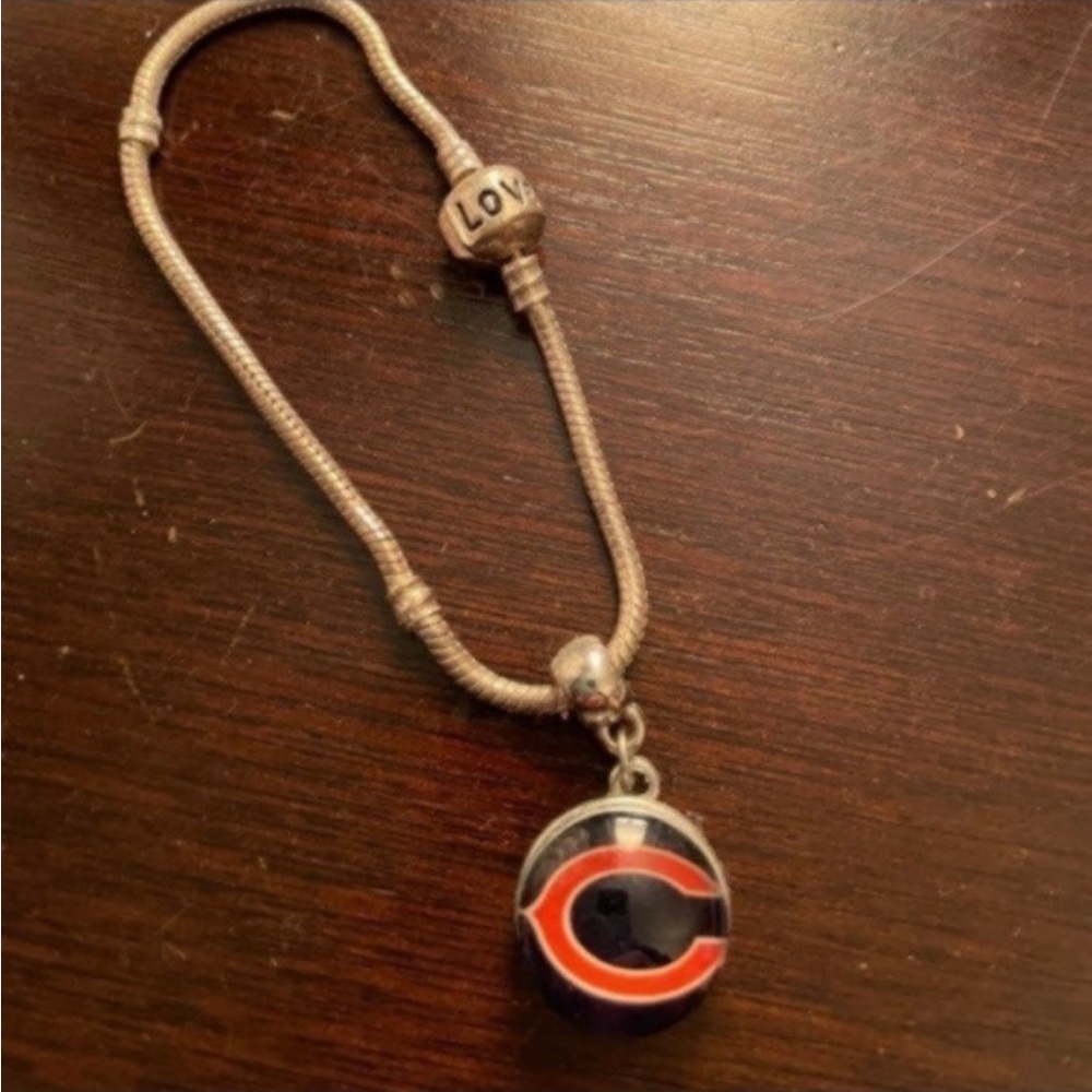 CHICAGO BEARS CHARM Bracelet with C like NEW